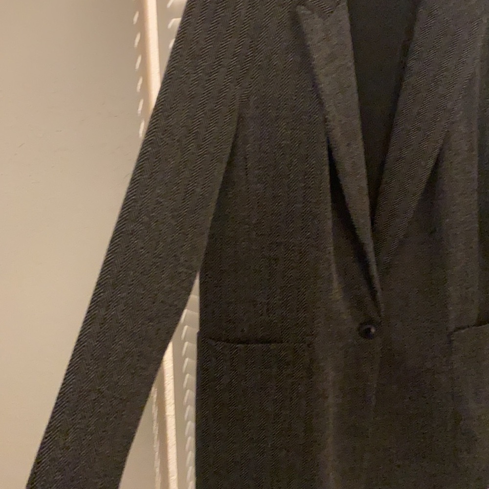 Cute business casual blazer. Long enough to wear with cute shorts and boots. - Picture 2 of 4